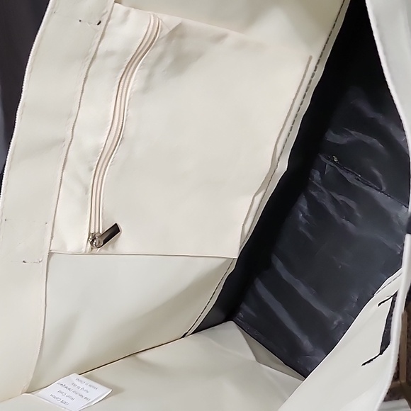 L bag - Picture 2 of 3